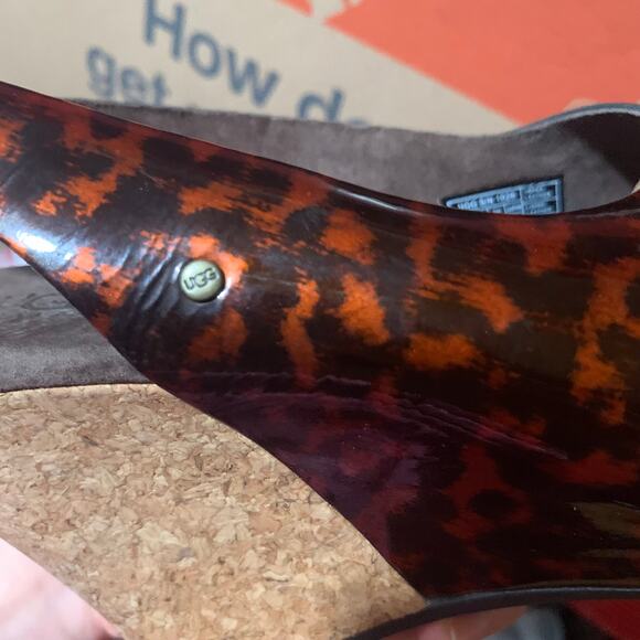 UGG Wedge Heel Womens Size 7US Cheetah Print Leather Sandals Shoes - Picture 7 of 8